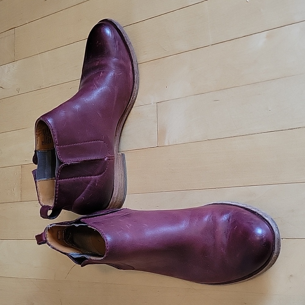 Kork-Ease Korks Red Burgundy Chelsea Ankle Boots Bootie - 7